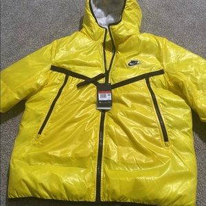 NIKE MENS SPORTSWEAR SYNTHETIC FILL WINDRUNNER L